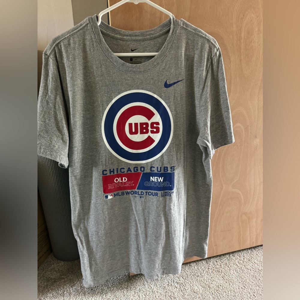 Nike Cubs MLB t shirt